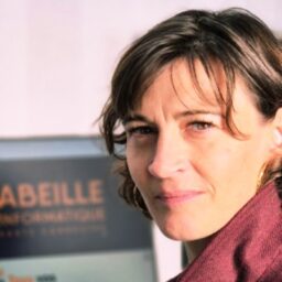 A chaque instant je crée ma vie, rendons celle des autres plus facile.
